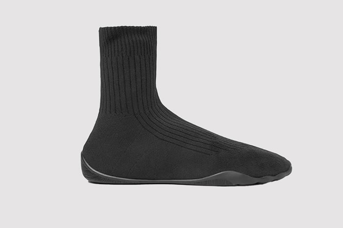 Kanye West Slammed For Selling $200 Sock “Shoes” That Only Come In Three Sizes Kanye West Slammed For Selling $200 Sock “Shoes” That Only Come In Three Sizes
