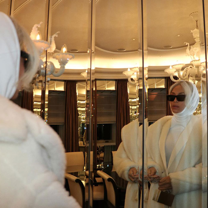 Beyoncé Stuns Fans With Close-Up Shot Amid Criticism For “Going White” Beyoncé Stuns Fans With Close-Up Shot Amid Criticism For “Going White”