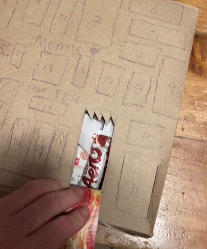 10-Year-Old Boy Makes His Mom Lovely Advent Calendar Out Of An Old Pizza Box