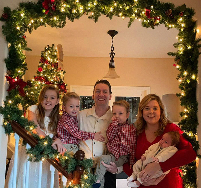 Christmas-Obsessed Lawyer Faces Disbarment Amidst Battle With Neighbors Christmas-Obsessed Lawyer Faces Disbarment Amidst Battle With Neighbors