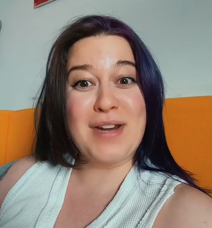 Woman Refuses To Work For Company After Being Rudely Ordered To Dye Her Hair