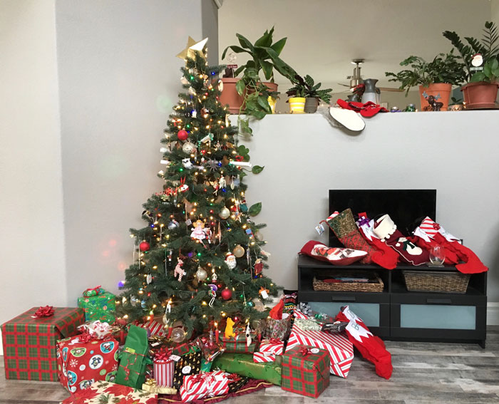 Man Weaponizes His Incompetence By Not Buying His Wife A Christmas Gift, She Plans On Leaving Him Man Weaponizes His Incompetence By Not Buying His Wife A Christmas Gift, She Plans On Leaving Him