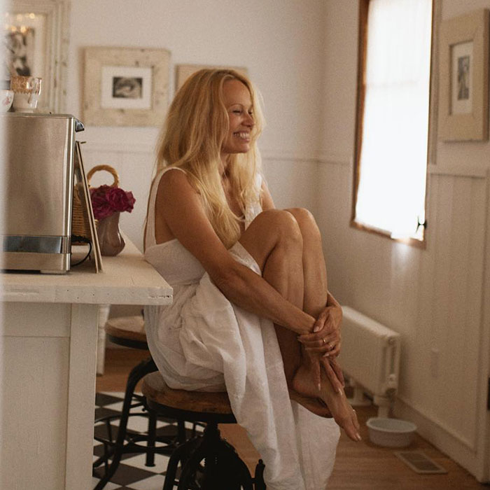 People Praise Pamela Anderson’s Makeup-Less Look, Thank Her For “Normalizing Aging” At 56