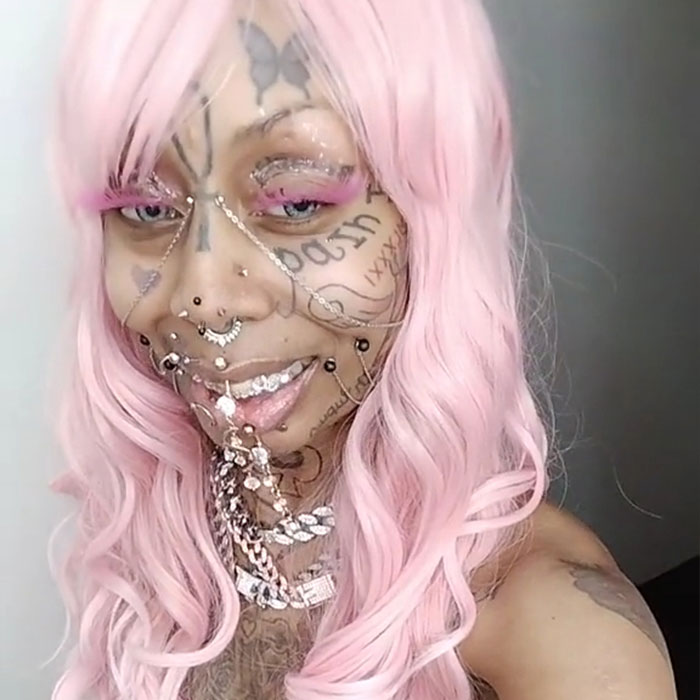 Inked grandmother, 41, with pink hair and tattoos, proudly showcases her unique look despite criticism. Inked grandmother, 41, with pink hair and tattoos, proudly showcases her unique look despite criticism.
