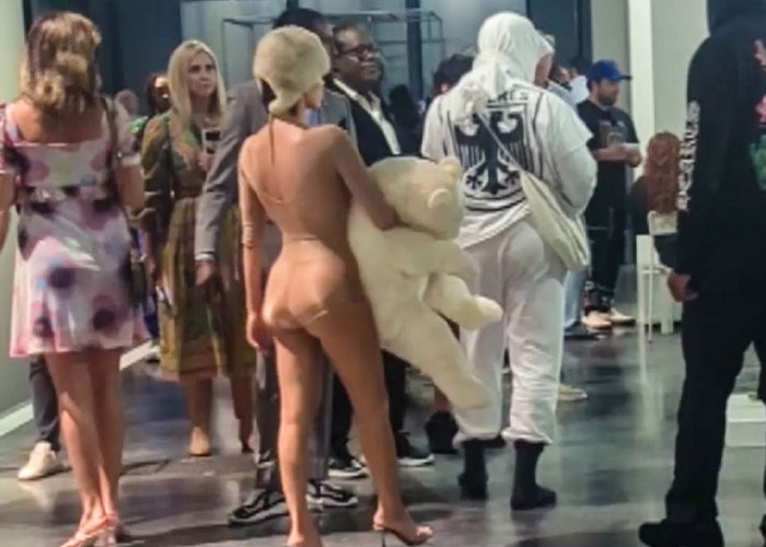 “No Wonder Her Last Name Is 'Censori'”: Bianca Censori’s Provocative Look Steals The Spotlight Again “No Wonder Her Last Name Is 'Censori'”: Bianca Censori’s Provocative Look Steals The Spotlight Again