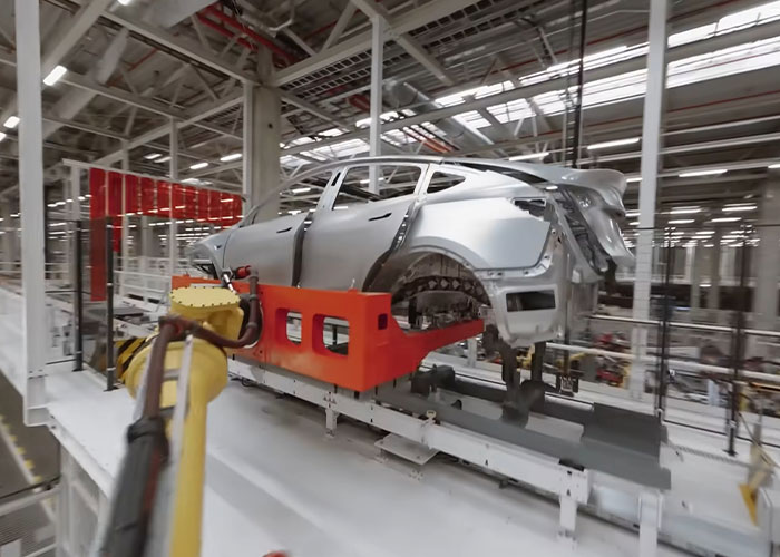 Automated Robot Attacks Tesla Employee During Brutal Malfunction At The Company’s Texas Factory Automated Robot Attacks Tesla Employee During Brutal Malfunction At The Company’s Texas Factory