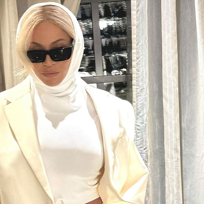 Beyoncé Stuns Fans With Close-Up Shot Amid Criticism For “Going White” Beyoncé Stuns Fans With Close-Up Shot Amid Criticism For “Going White”