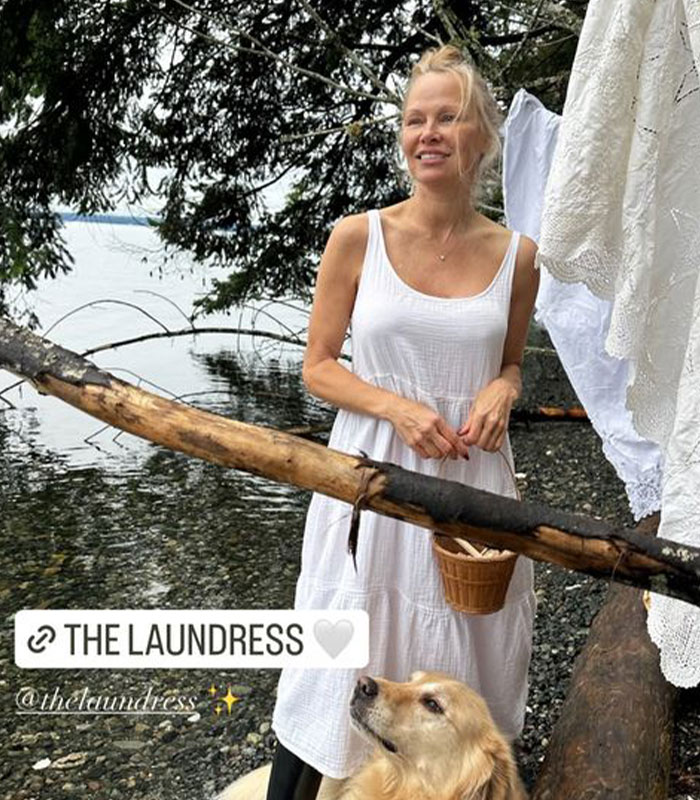 “She Makes Laundry Beautiful”: People React To Pamela Anderson’s New Makeup-Free Detergent Ad “She Makes Laundry Beautiful”: People React To Pamela Anderson’s New Makeup-Free Detergent Ad