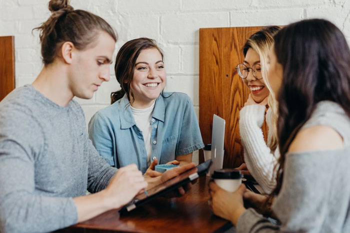 Dad Demands Daughter Invite Friendless Sister To Sit With Her At “Popular” Table, Mom Intervenes