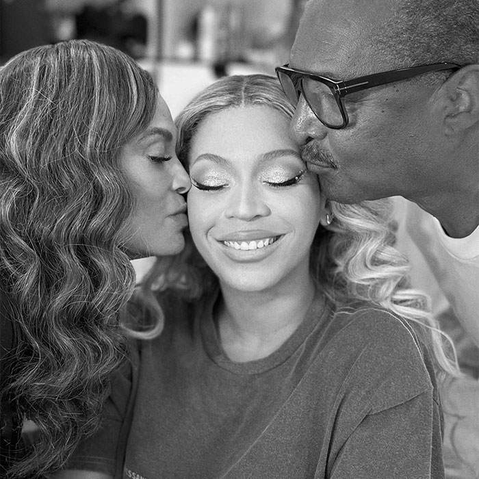 Beyoncé Stuns Fans With Close-Up Shot Amid Criticism For “Going White” Beyoncé Stuns Fans With Close-Up Shot Amid Criticism For “Going White”