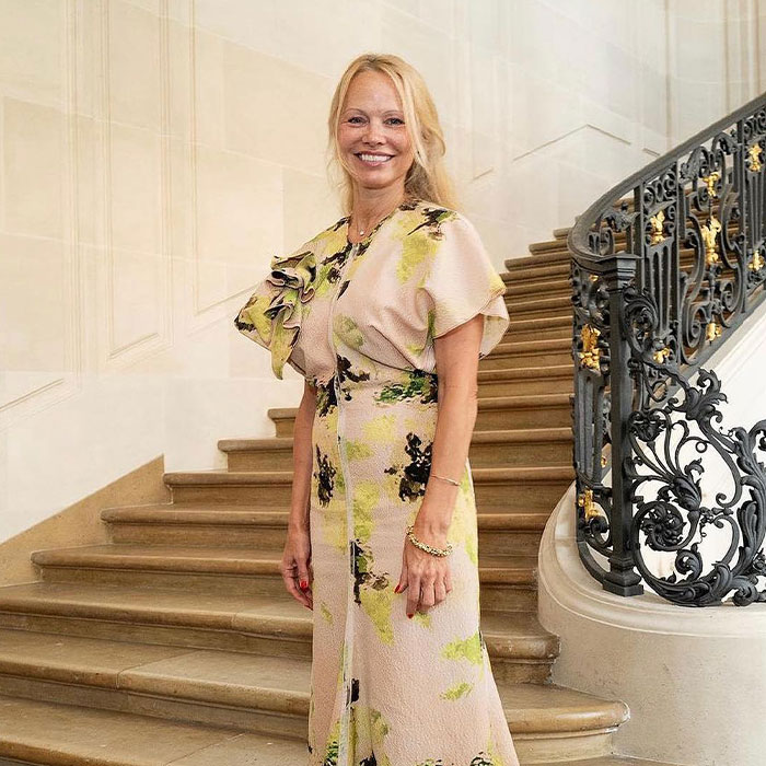 People Praise Pamela Anderson’s Makeup-Less Look, Thank Her For “Normalizing Aging” At 56