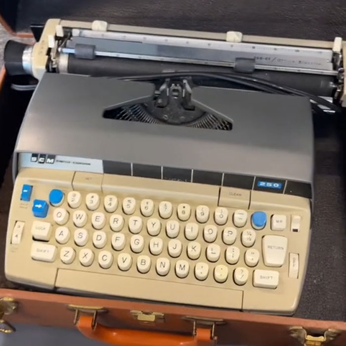 “Grandma’s Trying To Get Me Arrested”: Man Stopped By The TSA Over Surprise Gift From Grandma “Grandma’s Trying To Get Me Arrested”: Man Stopped By The TSA Over Surprise Gift From Grandma