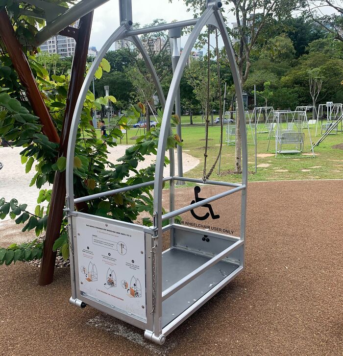 Park In Singapore Has A Swing For People In Wheelchairs So That They Can Experience It Too
