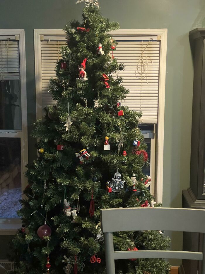Easy: Find The Turd (Kitten) That Won’t Stay Out Of The Christmas Tree