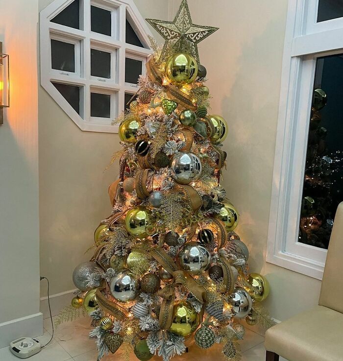 Christmas tree with large baubles