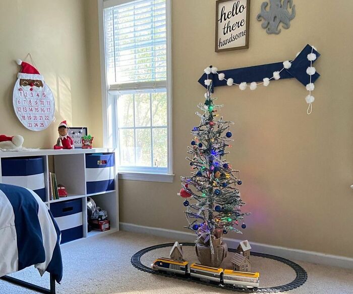 Small christmas tree in kids room