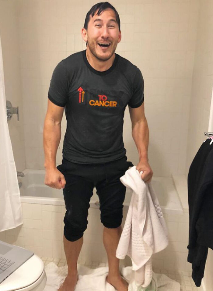 Markiplier's Charity Shirt For The Standing Up To Cancer Fund Has The Words 'Standing Up' In Dark Grey So The Shirt Just Looks Like "To Cancer"