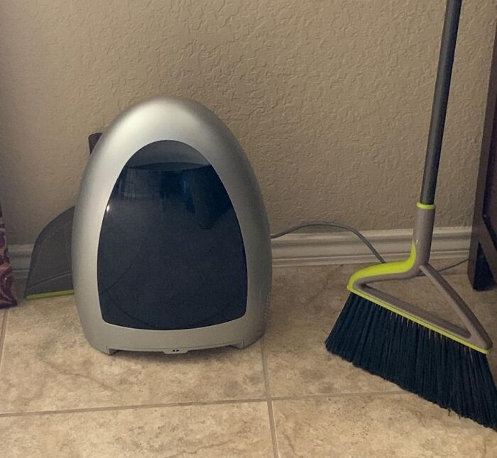 Sweep, Sweep, Sucked Away: Eyevac Home Touchless Vacuum Automatic Dustpan Makes Cleaning A Breeze – Perfect For Salons Or Fur-Filled Homes