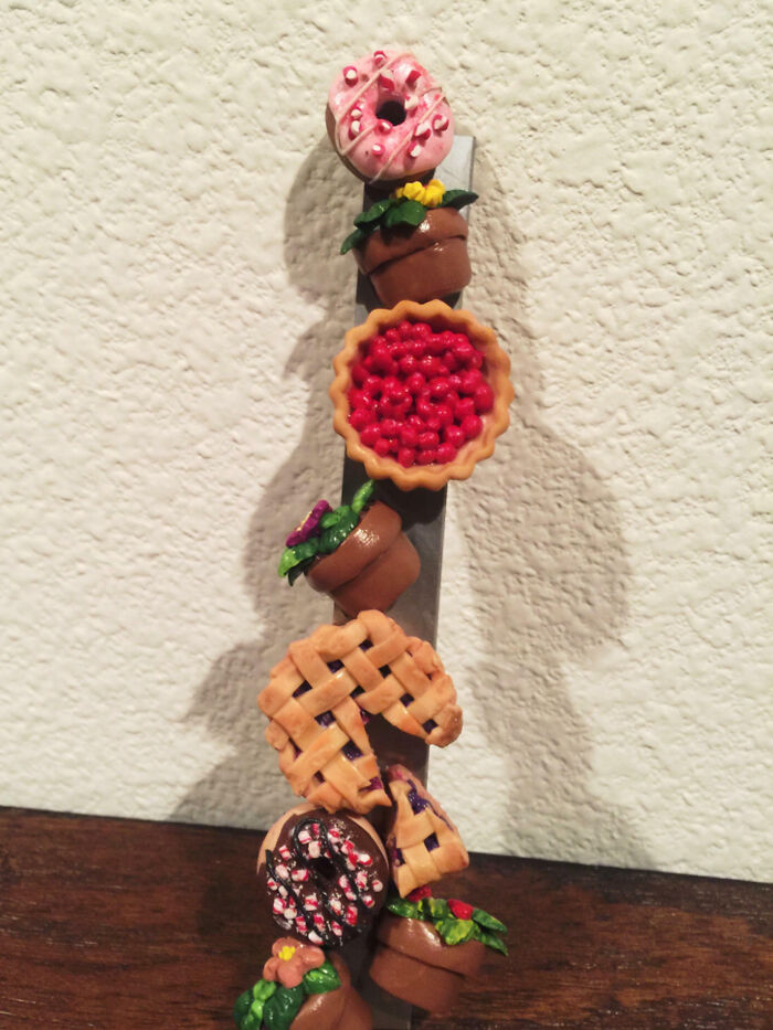 Due To Unexpected Vet Bills This Month, Christmas Funds Were Tight. So I Made These Fridge Magnets For My Boyfriend’s Mom, An Avid Gardener, And Sister-In-Law, Best Pie Maker In The Family