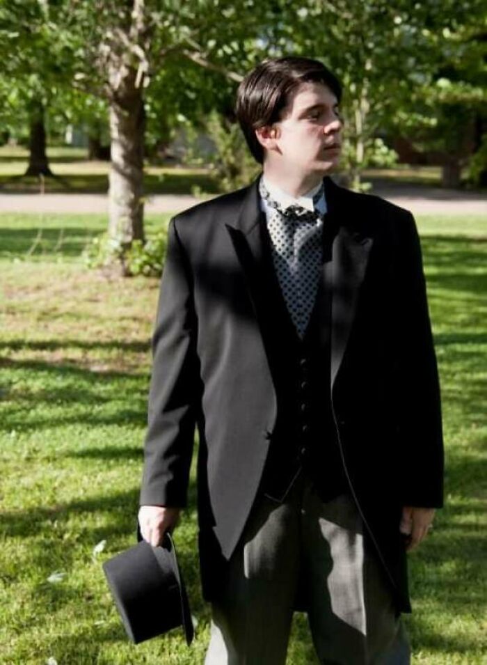 Pensé que sería elegante llevar un traje victoriano a la graduación. 2010
