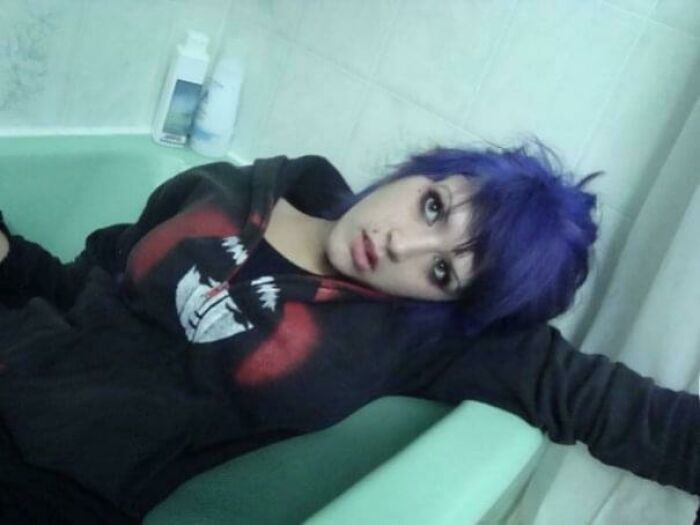 13 Yr Old Edge-Lord Me Pretending To Be Dead In A Tub??? 🤦‍♀️why?!