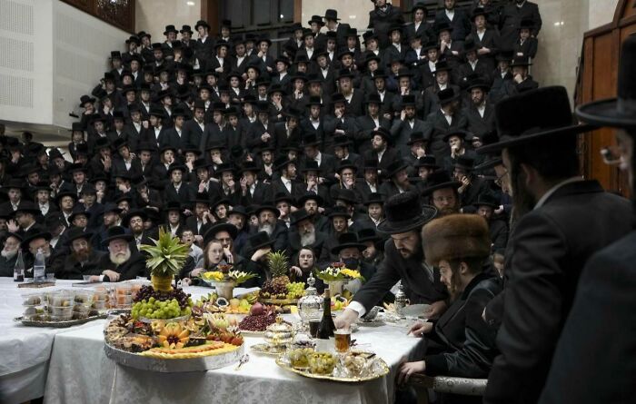Chasidic Gatherings Make For The Best Paintings
