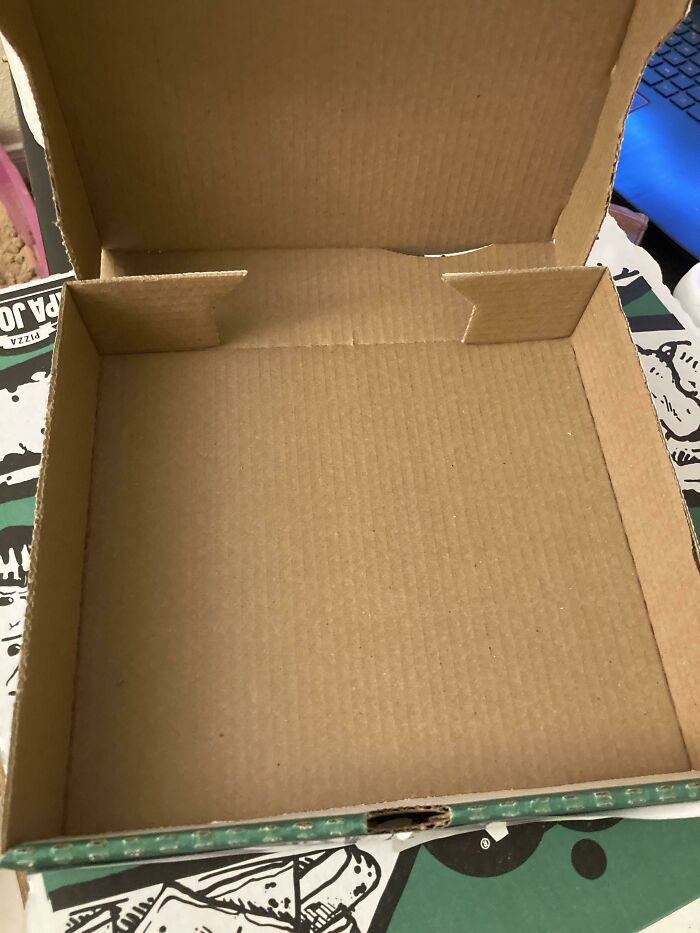 Ordered Wings For New Year’s Eve, Got An Empty Box Instead