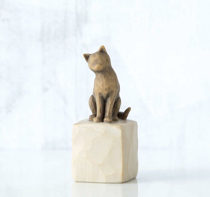 Cat on cube sculpture