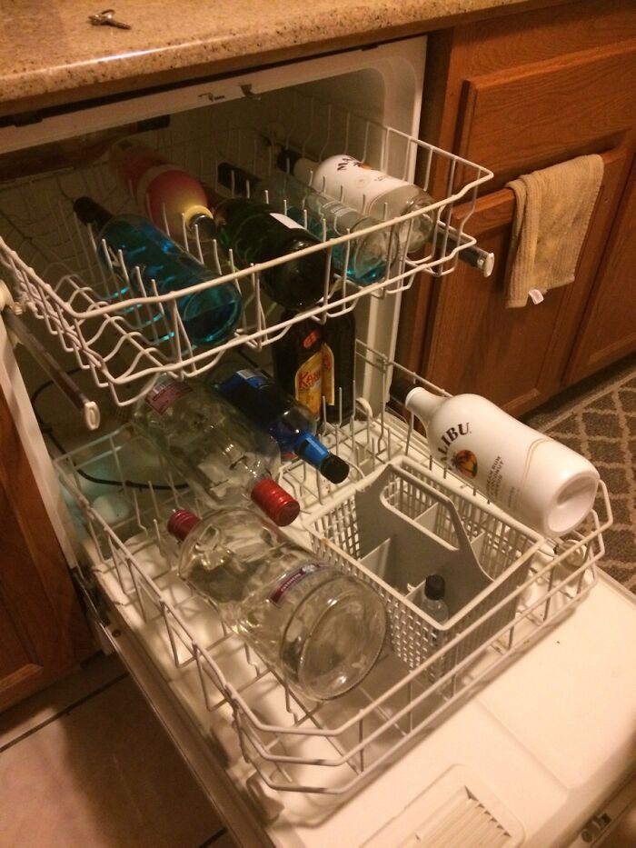My Friends Roommates Never Do The Dishes And Were Drinking Her Alcohol. She Found A Solution