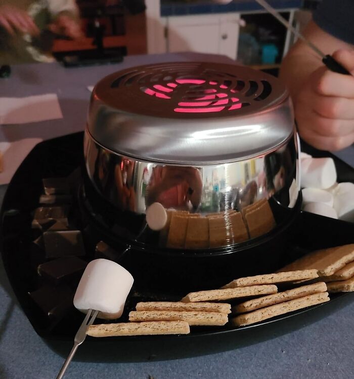 Having Trouble Lighting A Campfire To Roast Your Marshmallows? Fear Not, The Electric Tabletop S'mores Maker 8-Piece Kit To The Rescue! Somehow, S'more Factory ‘Never Outdoors’ Feels Just Right.