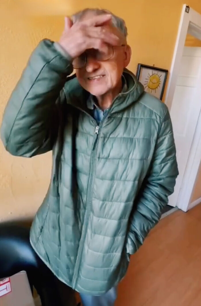 Internauts Donate $95K To Retiree After Company Throws Him A Sad BBQ Party As A Goodbye Internauts Donate $95K To Retiree After Company Throws Him A Sad BBQ Party As A Goodbye