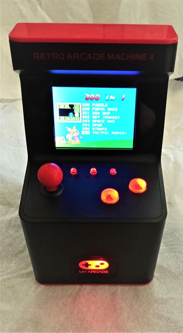Relive The Classics: Playable Mini Arcade - 300 Retro Style Games Built In - The Ultimate Nostalgic Gift For Gaming Dads!