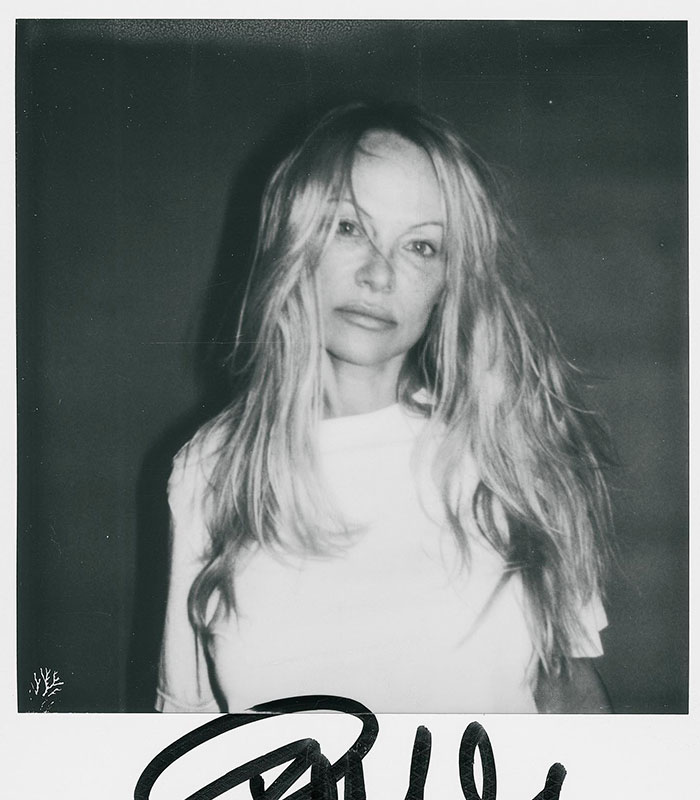 “She Makes Laundry Beautiful”: People React To Pamela Anderson’s New Makeup-Free Detergent Ad “She Makes Laundry Beautiful”: People React To Pamela Anderson’s New Makeup-Free Detergent Ad