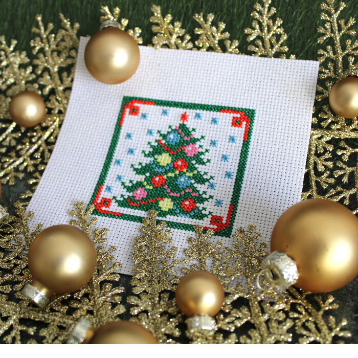 My Quick And Easy Cross-Stitch Patterns For Beginners, Christmas Edition (10 Pics)