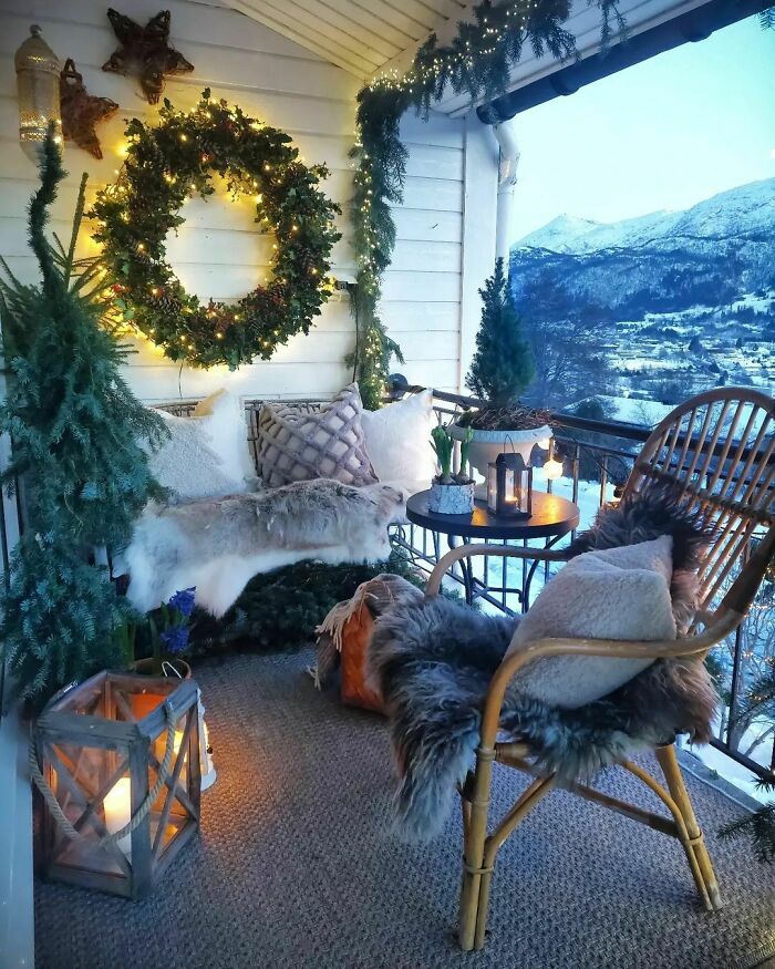 Do You Decorate Outside For Christmas?