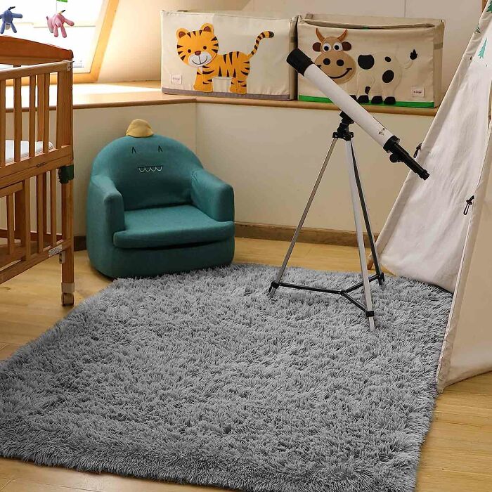 Soft gray carpet in kids’ room