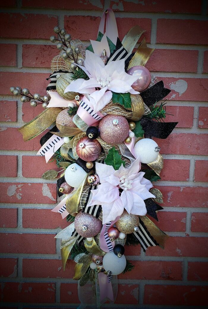 Wreaths And Other Holiday Decorations That I Made (44 Pics)