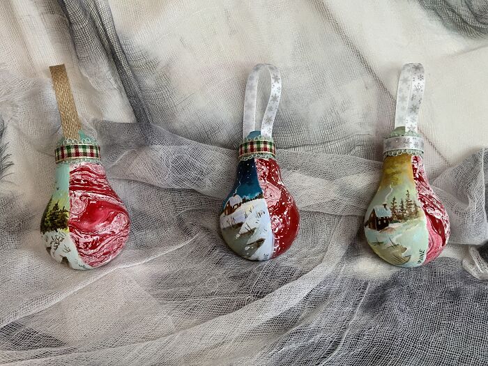I Continue To Salvage Burnt-Out Light Bulbs And Transform Them Into One-Of-A-Kind Christmas Ornaments (33 Pics)