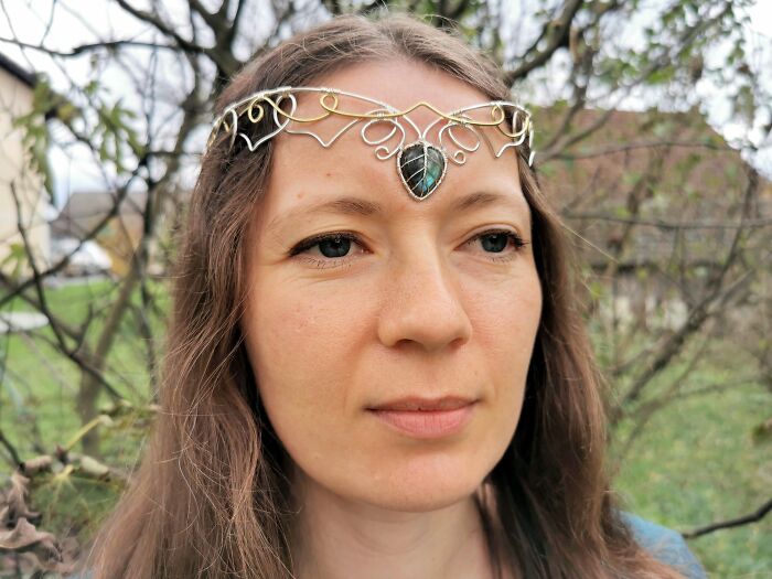 I Made An Elven Crown With Wire And A Labradorite Gemstone (8 Pics)