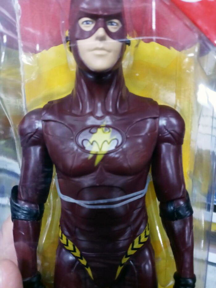 Este muñeco de Flash es Batman pero con otra pintura