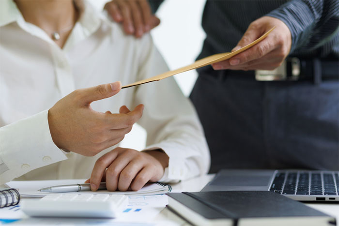 Tone-Deaf Boss Complains About His Holiday Bonus To An Employee Who Got 50 Times Less Tone-Deaf Boss Complains About His Holiday Bonus To An Employee Who Got 50 Times Less