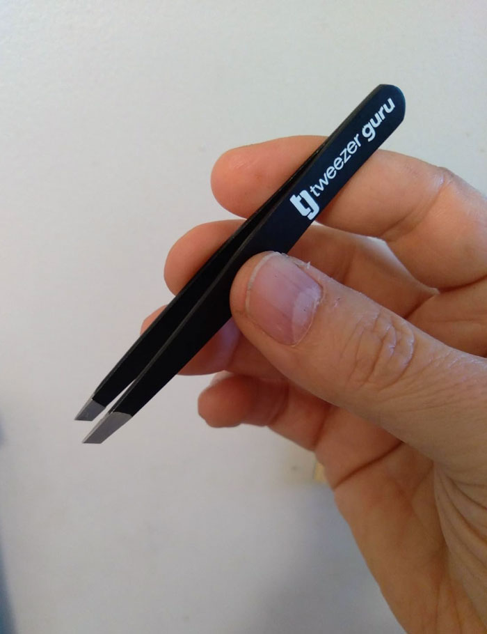 Tweezer Guru Tweezers: Add this *essential* lifesaver to your bag for an on-the-go flawless beauty routine - slay those pesky ingrowns, unruly eyebrows and unnoticed blackheads like a pro, these stainless-steel babes ain't messing around!