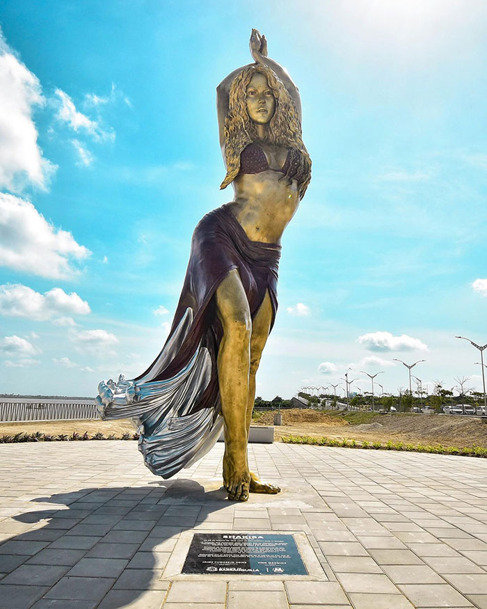 Statue of Shakira unveiled in Colombia, capturing attention with its dynamic pose under a clear blue sky. Statue of Shakira unveiled in Colombia, capturing attention with its dynamic pose under a clear blue sky.