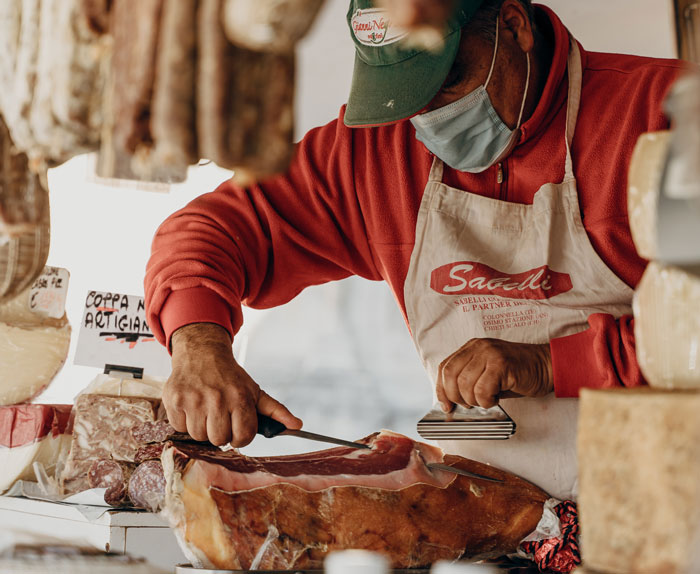 Restaurant Realizes Meat Goes Missing, Checks Cameras To Find Out Their Employee Is Eating It Restaurant Realizes Meat Goes Missing, Checks Cameras To Find Out Their Employee Is Eating It