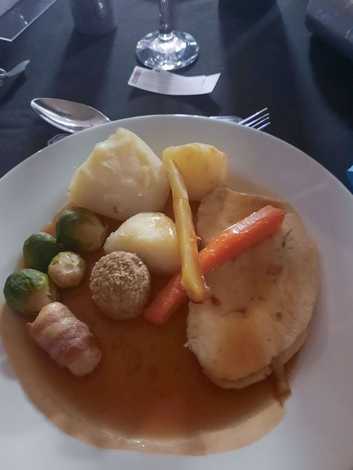 Wife Went To Her Christmas Party Tonight At A Former Premier League Stadium. This Is The Meal They Paid £35 For