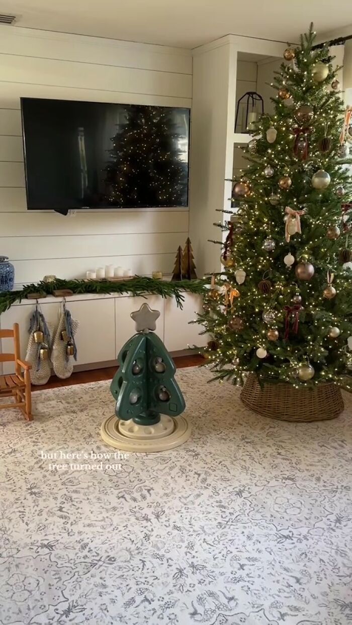 Man Calls Out “Boring” People Who Don’t Let Their Christmas Tree Be At Least A Little Bit Tacky Man Calls Out “Boring” People Who Don’t Let Their Christmas Tree Be At Least A Little Bit Tacky