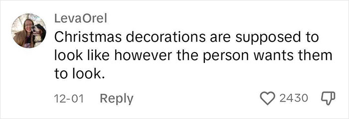 Man Calls Out “Boring” People Who Don’t Let Their Christmas Tree Be At Least A Little Bit Tacky Man Calls Out “Boring” People Who Don’t Let Their Christmas Tree Be At Least A Little Bit Tacky