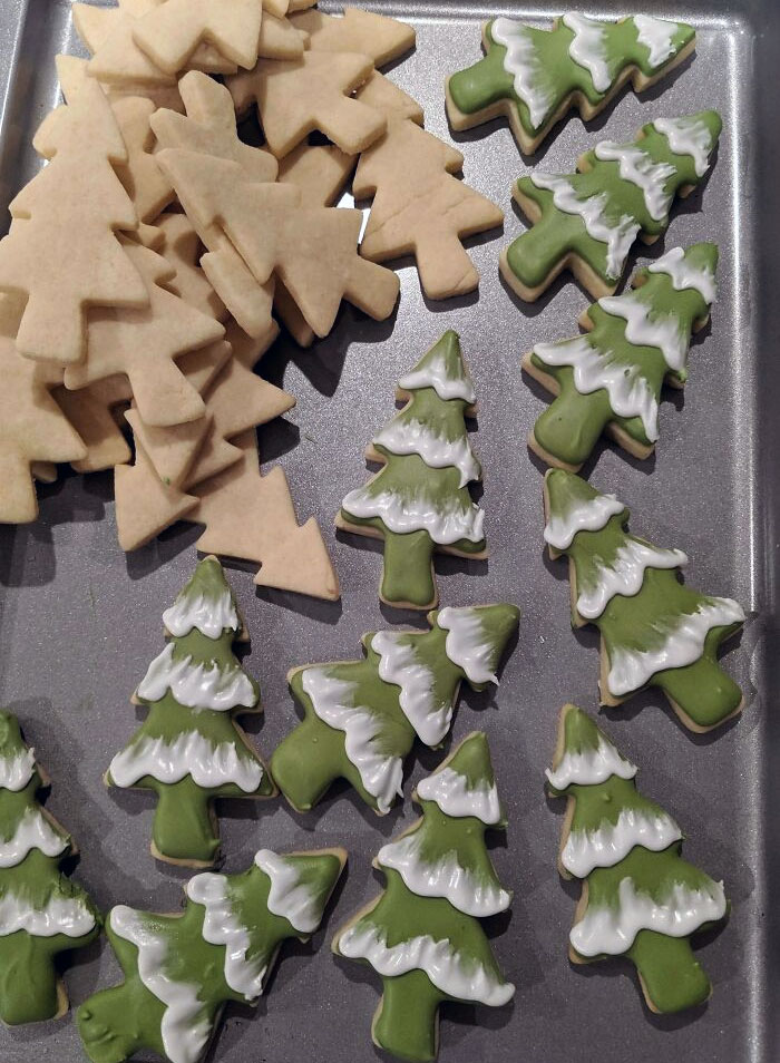 Since You Guys Loved The Wreaths, Here's Another Simple Royal Icing Technique