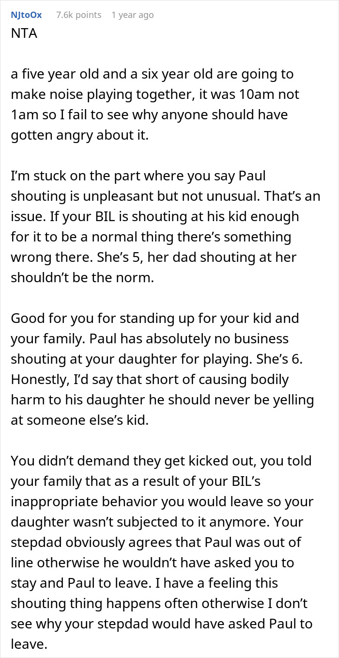 “Nobody Shouts At My Child”: Woman Accused Of Ruining Christmas After Family Gets Banned “Nobody Shouts At My Child”: Woman Accused Of Ruining Christmas After Family Gets Banned