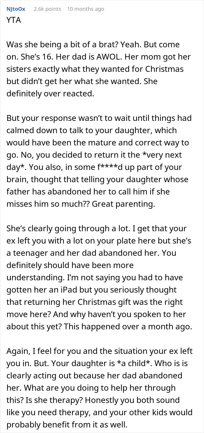 16 Y.O. In Tears After Single Mom Gets Her The Wrong Christmas Gift, Adds Insult To Injury 16 Y.O. In Tears After Single Mom Gets Her The Wrong Christmas Gift, Adds Insult To Injury